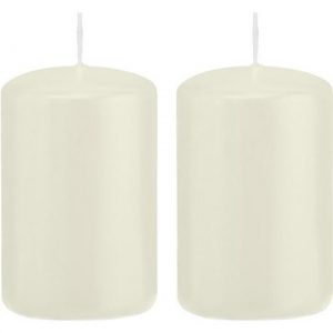 2x Ivoorwitte woondecoratie kaarsen 5 x 8 cm 18 branduren