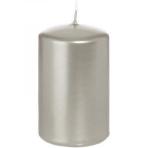 1x Zilveren woondecoratie kaarsen 5 x 8 cm 18 branduren