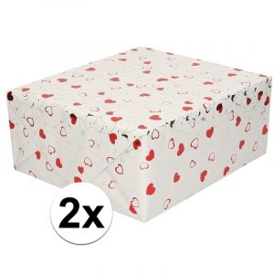 2x Gemetaliseerd inpakpapier/cadeaupapier met krullen en hartjes in rood en zilver 150 cm per rol