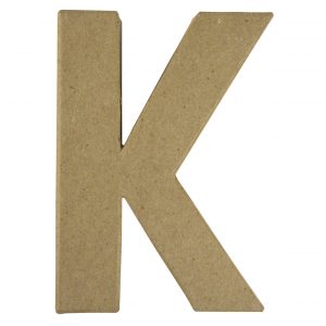 Letter K van papier mache voor decoratie